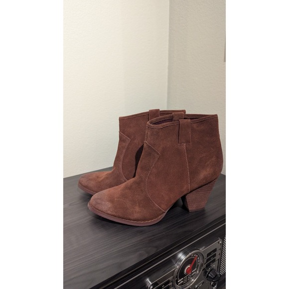 NEW Splendid Eloise Anthropologie Raisin Suede Heel Booties Size 8.5 - Picture 1 of 7